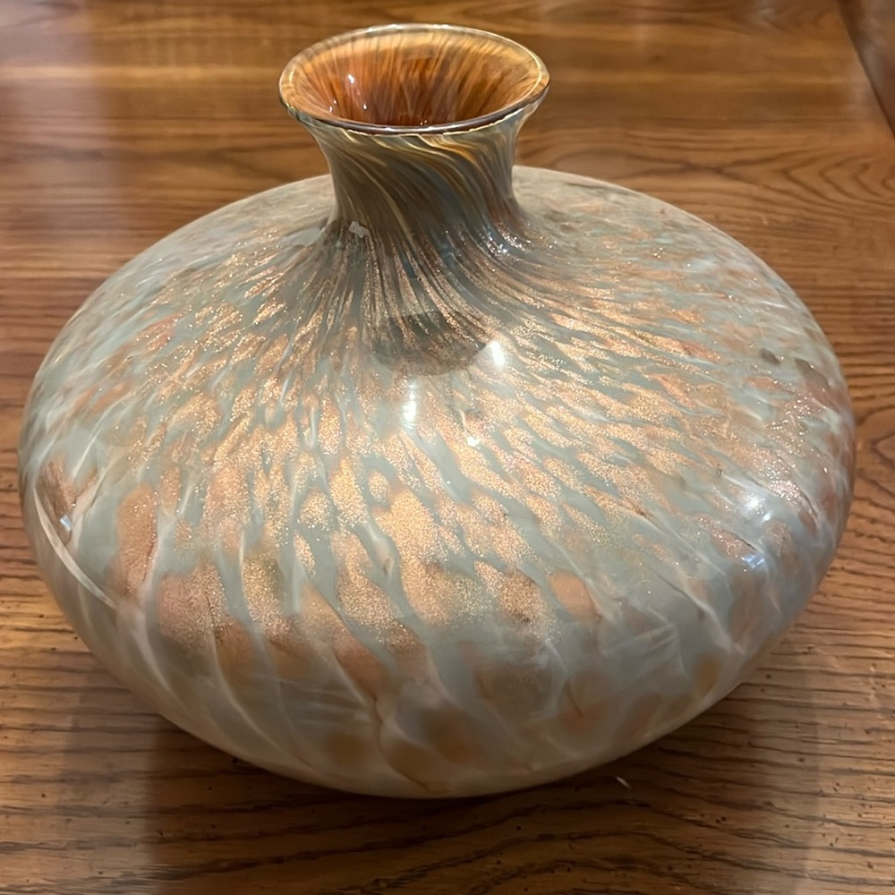 Metallic‎ round vase